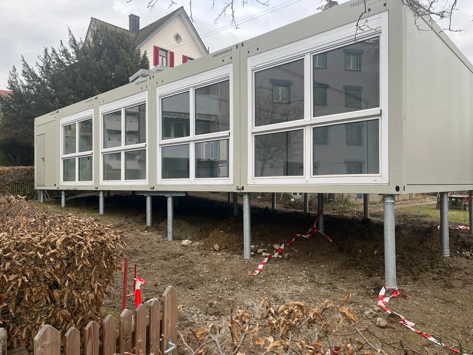 489c8cc5-0e84-416d-a2f9-d120c21d6741 Büro- und Wohncontainer als modulare Raumanlage von SLS aufgebaut